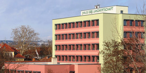 Auf dem Bild sieht man das Gebäude der Landwirtschaftskammer Rheinland-Pfalz in Bad Kreuznach